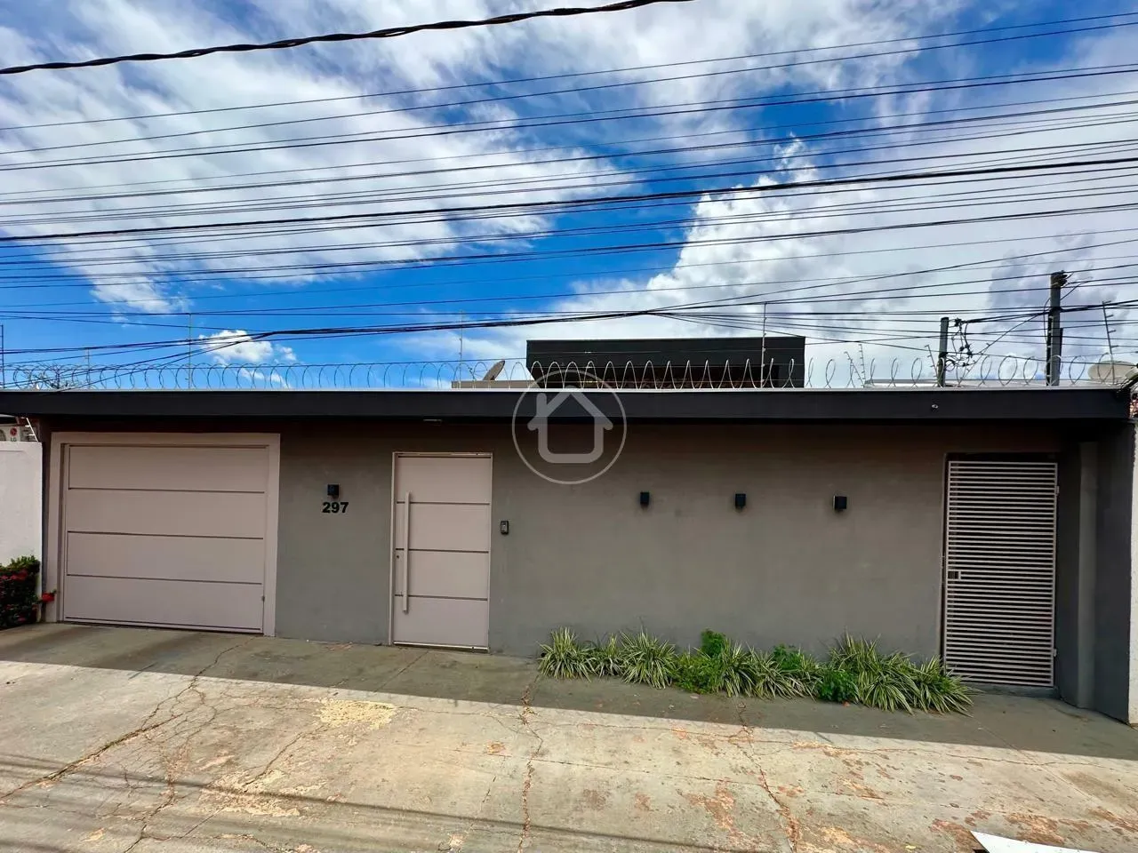 CASA COMPLETA COM PISCINA E ESCRITÓRIO