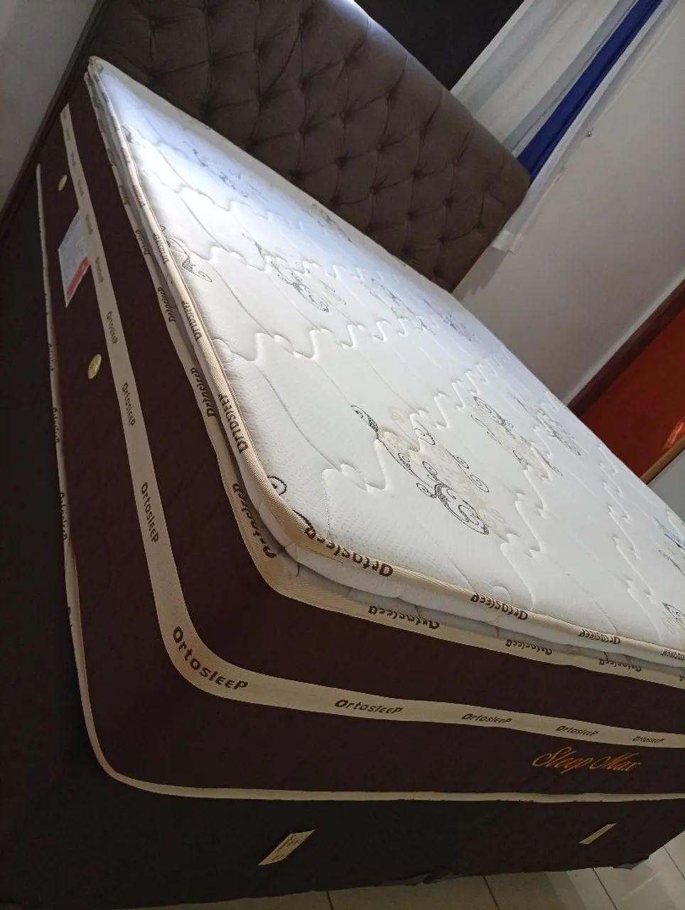 Cama Queen completa com pillon e cabeceira 