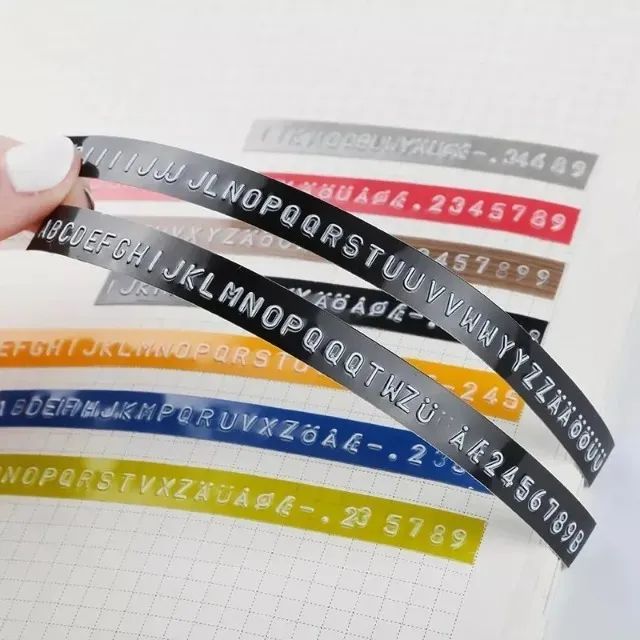 Rotuladora Manual Dymo com 4 fitas - Foto 5
