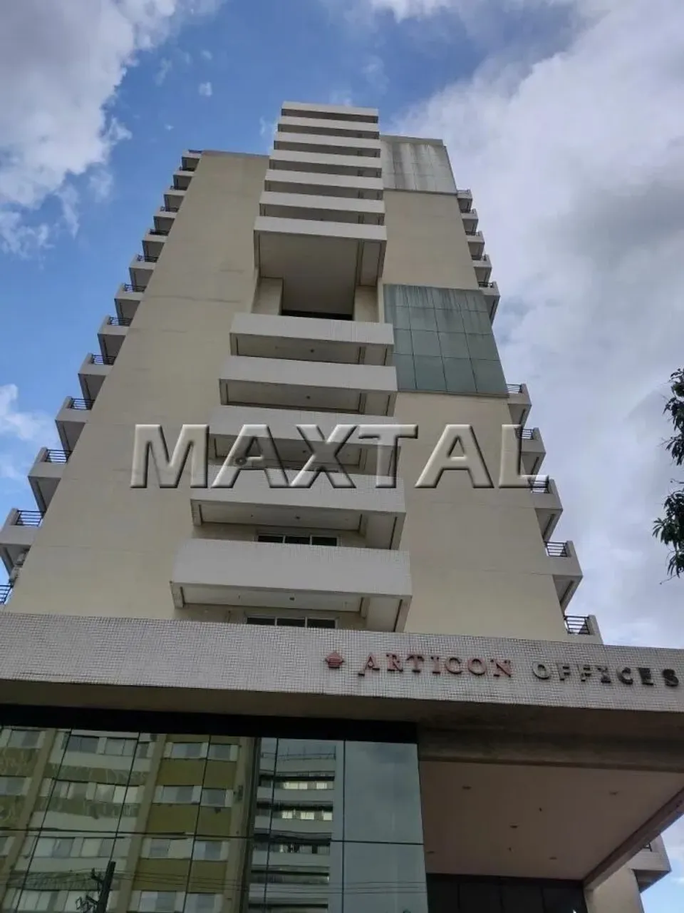 Salas comerciais à venda, com 4 vagas, próximo ao metrô Santana, com renda.