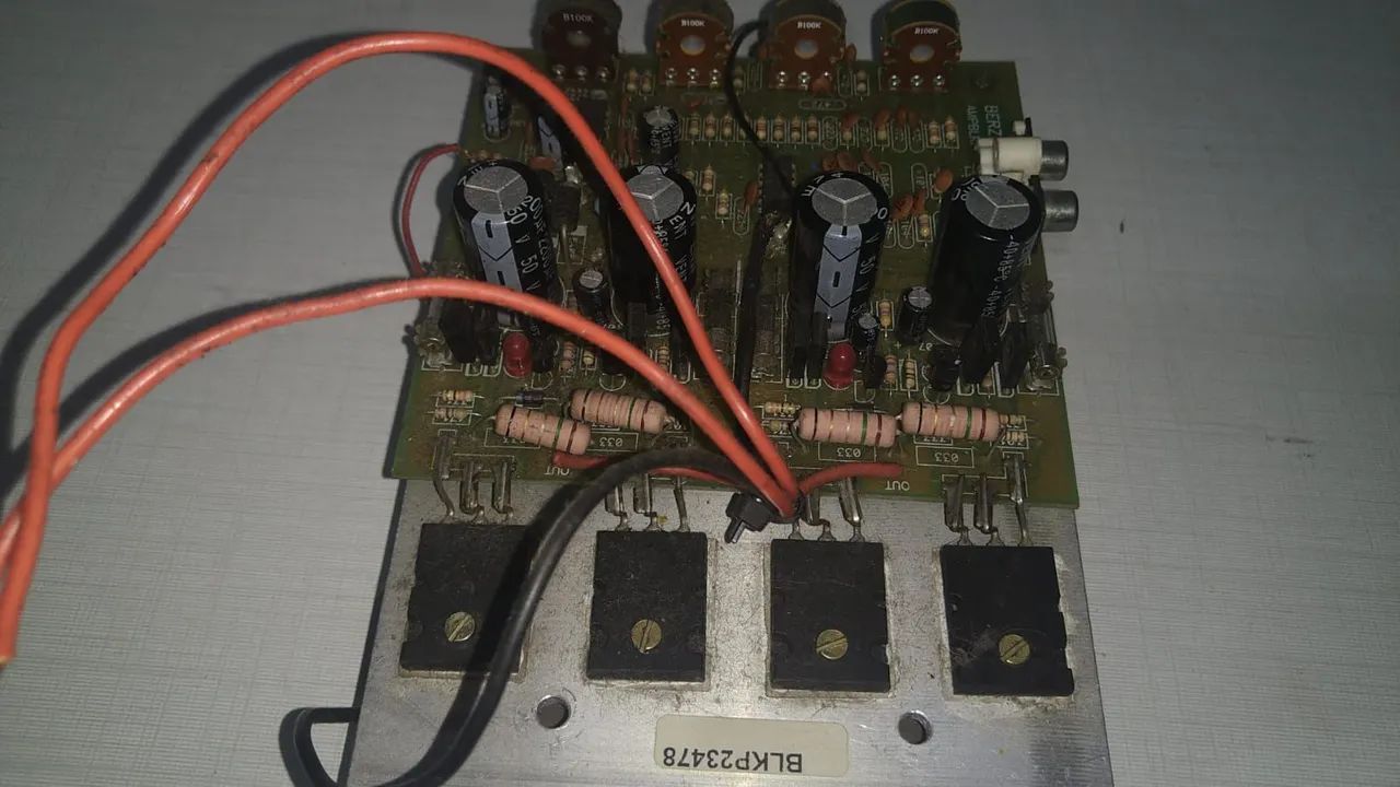 Placa de amplificador com pré e fonte  - Foto 2