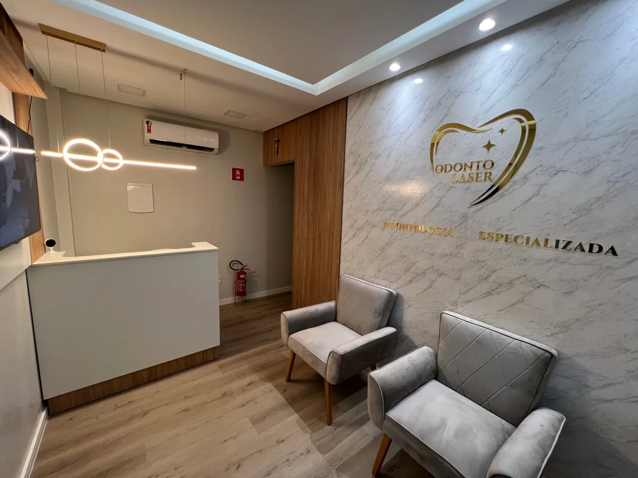 CONSULTÓRIO ODONTOLÓGICO COMPLETO