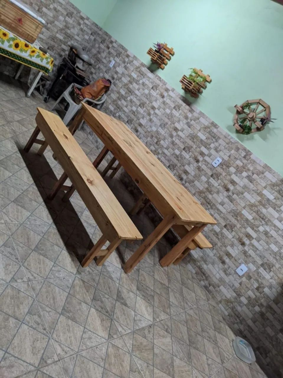 Mesa com banco de madeira - Foto 2