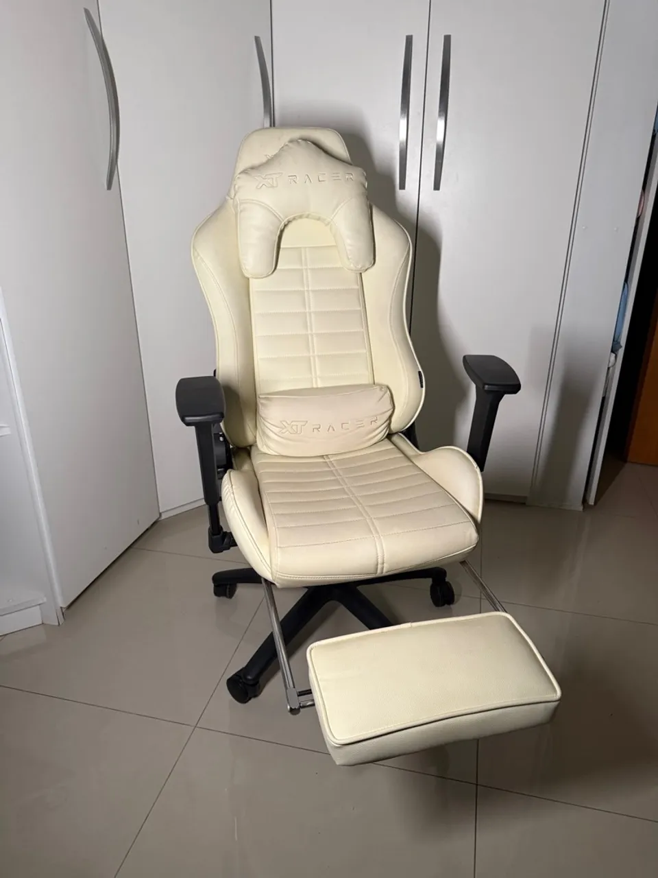 Cadeira Gamer XT Racer com Apoio para Pés - Conforto e Estilo