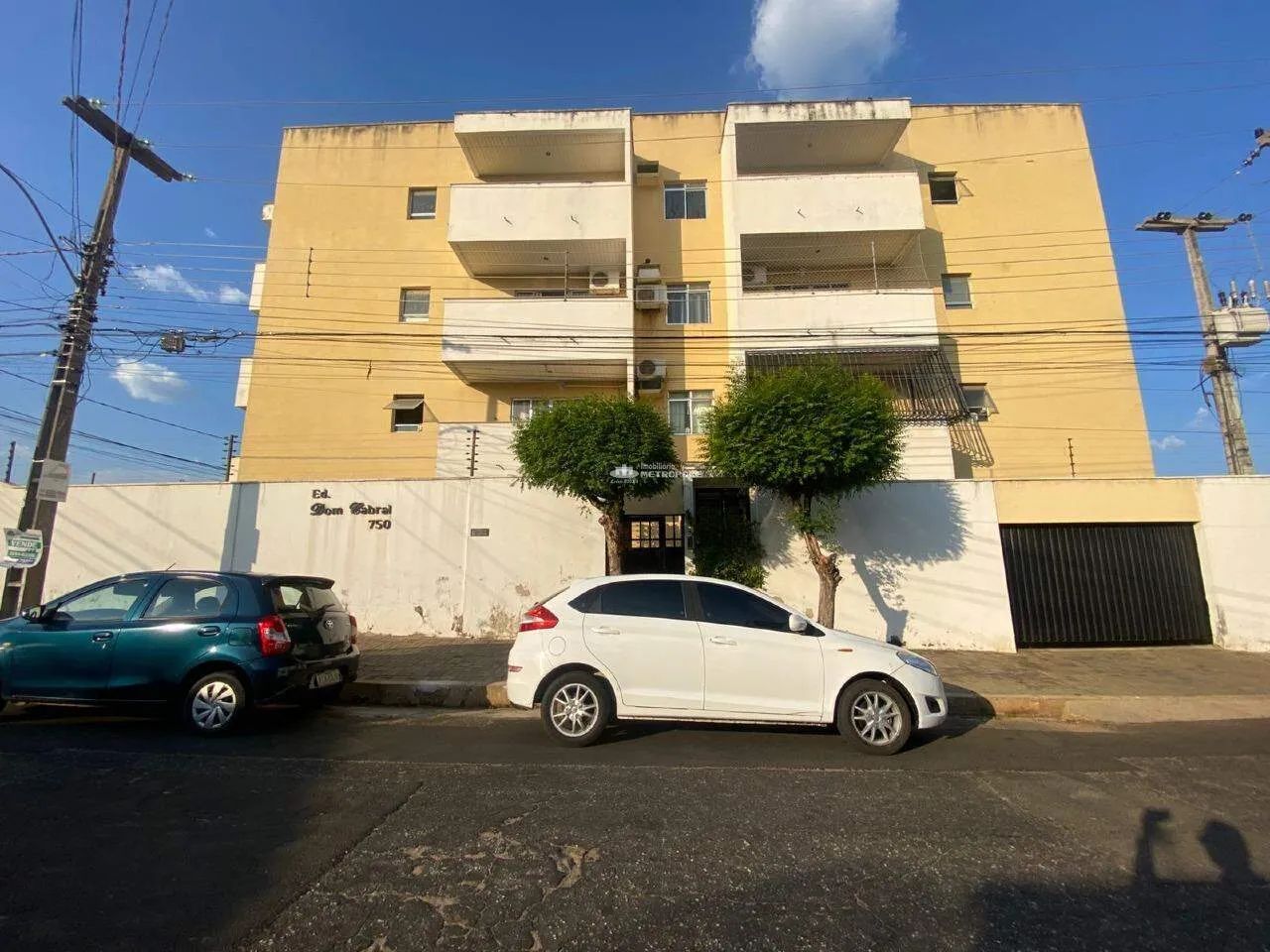APARTAMENTO 2 QUARTOS (1 SUÍTE) COM VARANDA E GARAGEM COBERTA  EDIFÍCIO DOM CABRAL
