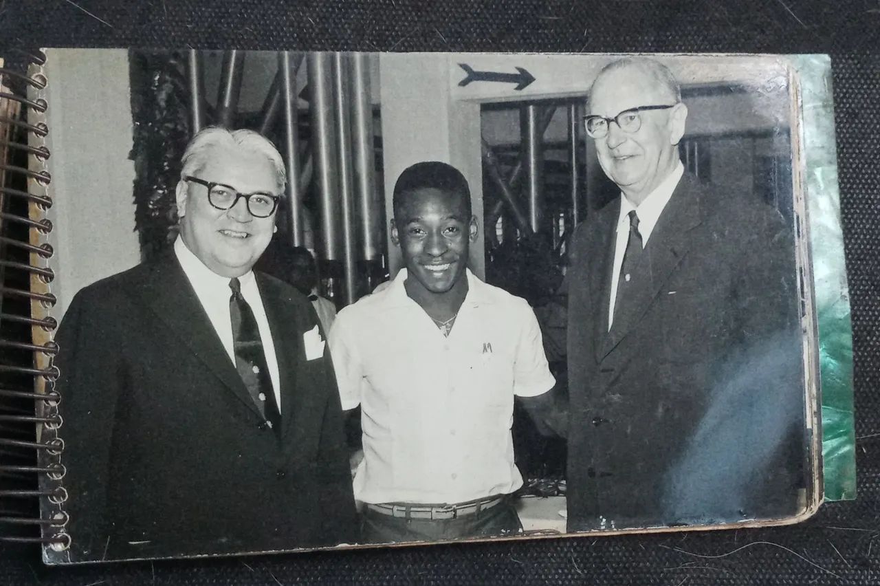 ÁLBUM COM FOTOS DO PELÉ - Foto 2