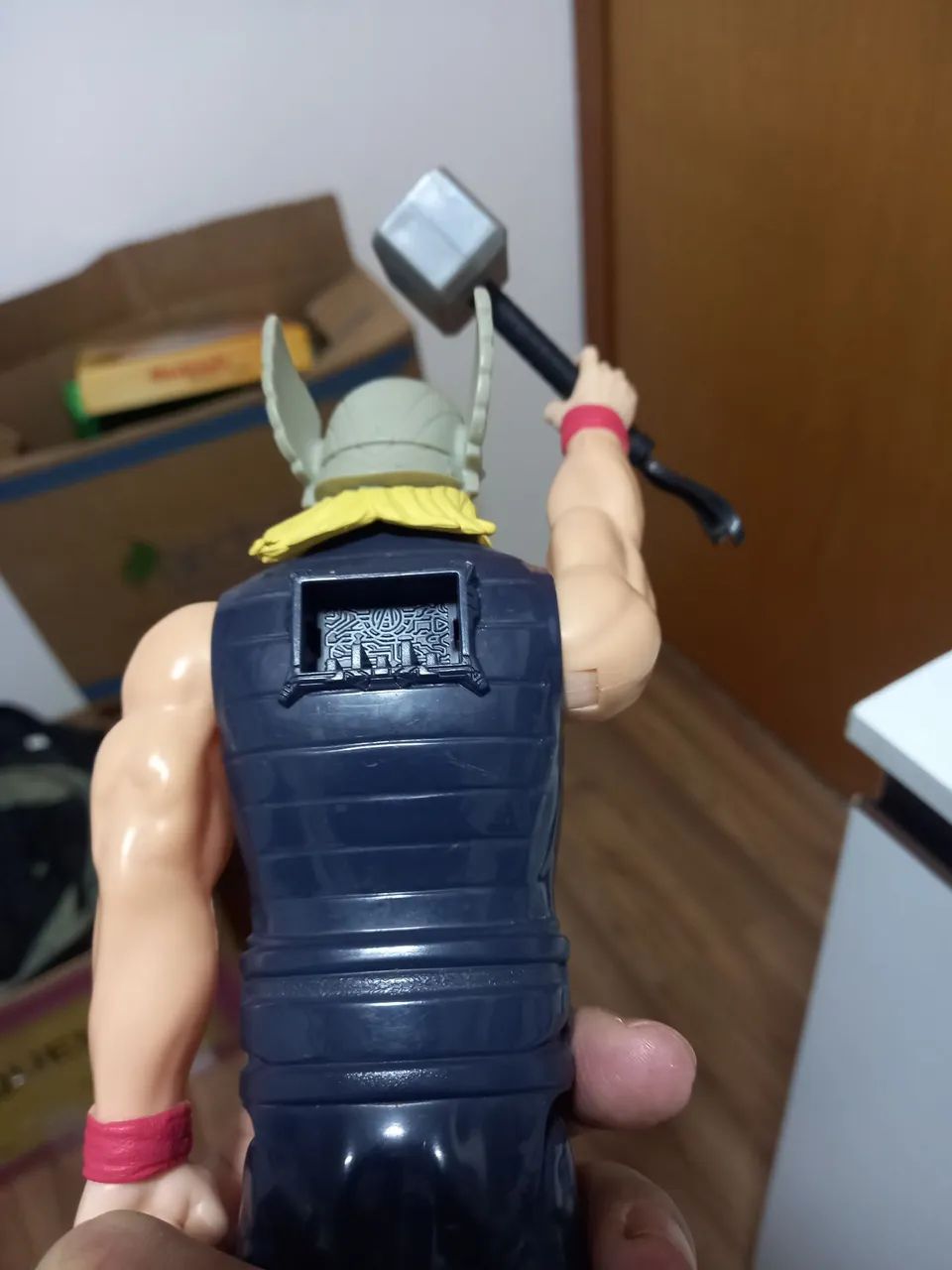 Boneco THOR  completo com martelo  - Foto 3