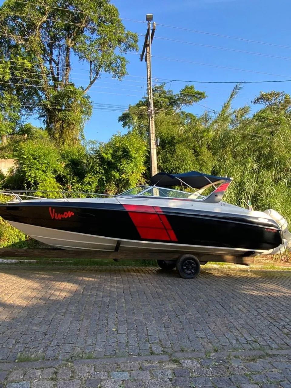 Lancha HD Marine 7.9 Cuddy 26 pes