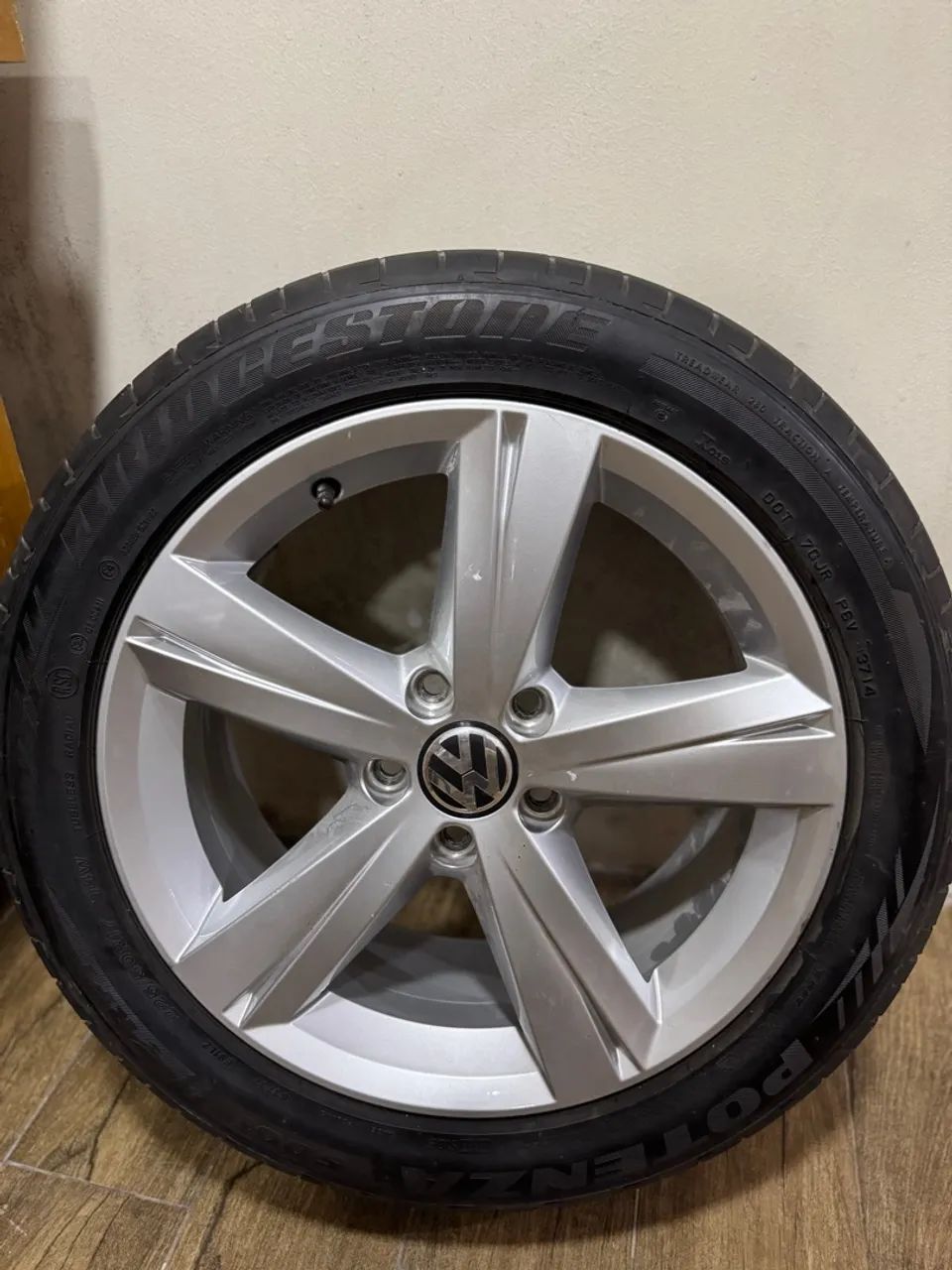 Jogo Rodas VW original Fusca tsi aro 17+ Pneus - Foto 4