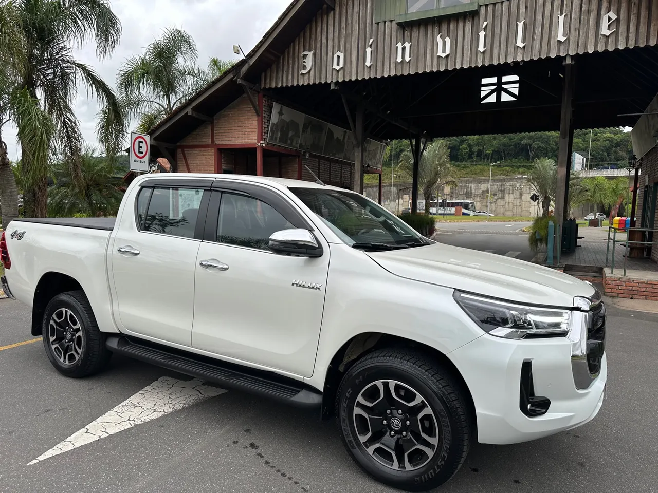 TOYOTA HILUX SRX BRANCO PÉROLA TODAS REVISÕES NA CONCESSIONÁRIA 