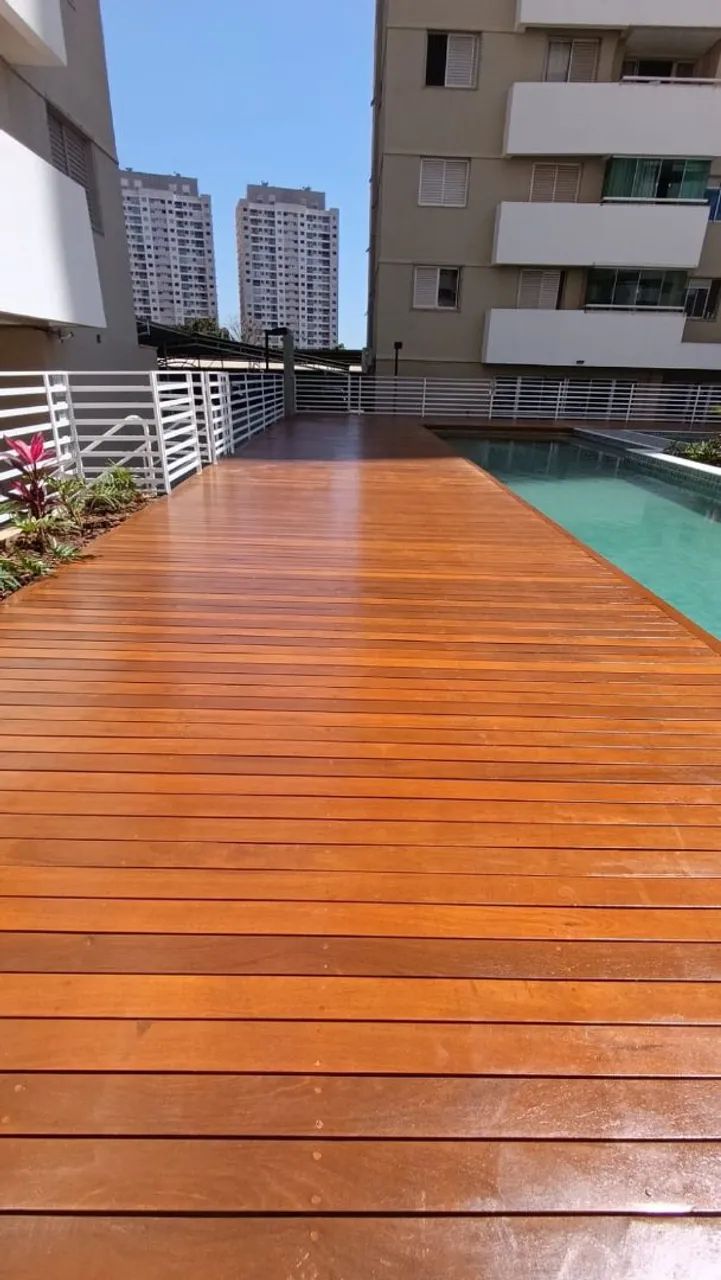 Deck de madeira para área externa e interna 