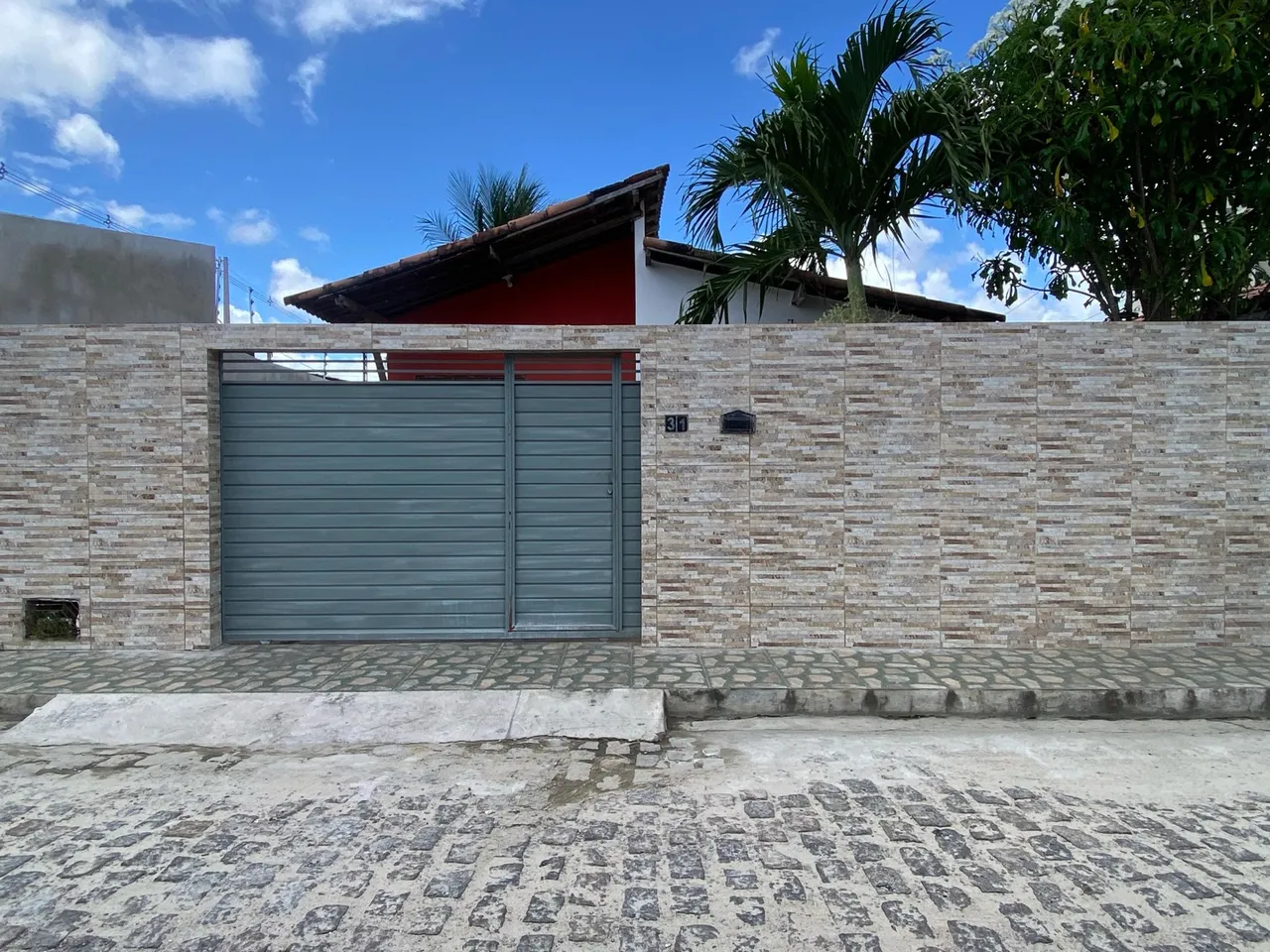 VENDO CASA NO BAIRRO ROSA DOS VENTOS - EM PARNAMIRIM