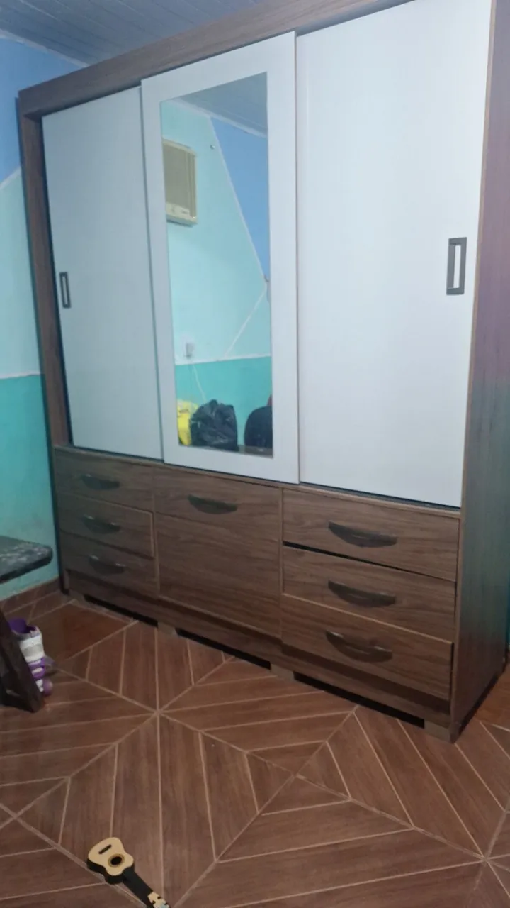 Guarda-Roupa 3 Portas com Espelho e Gavetas