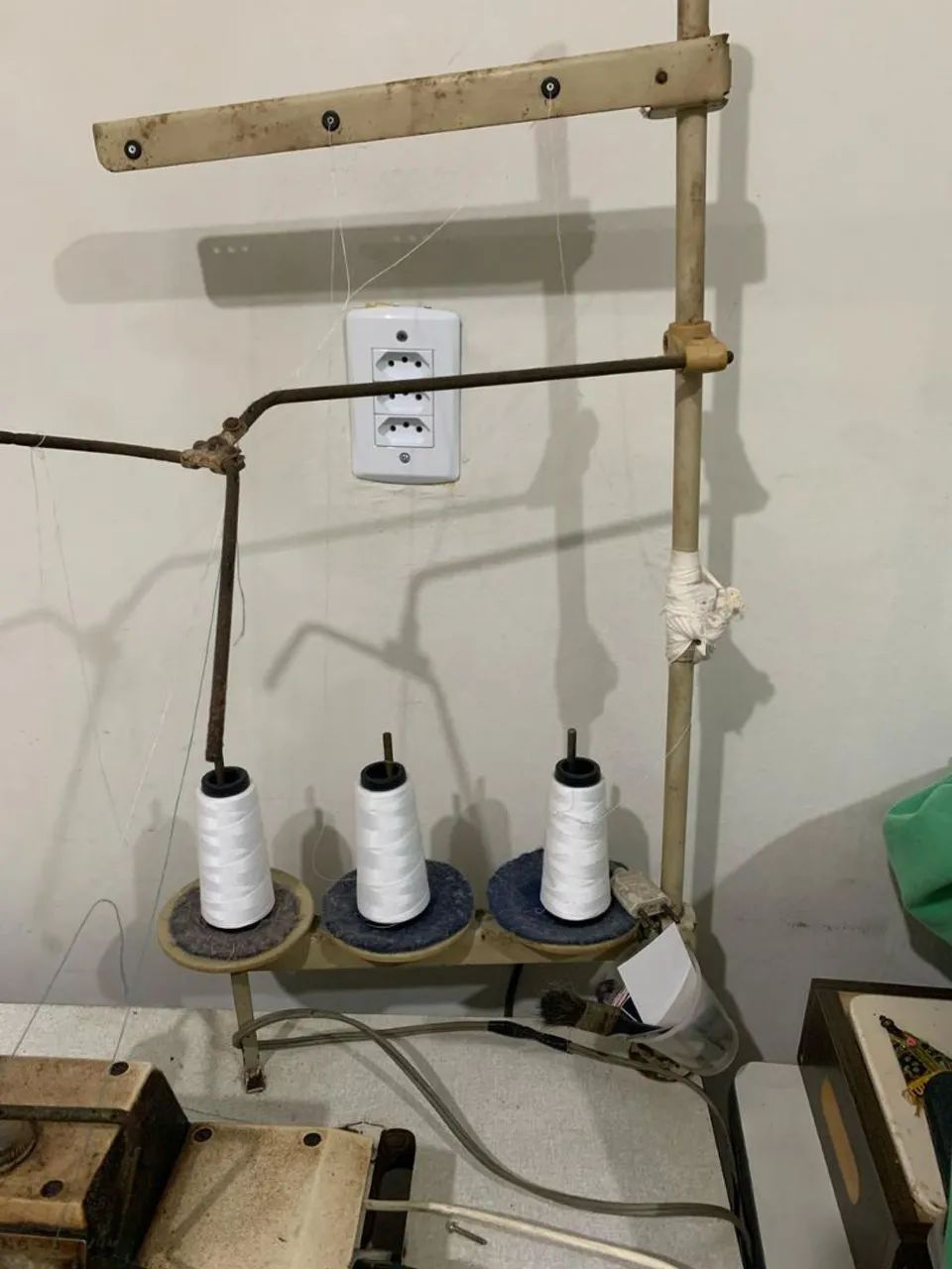 Máquina de Overloque Industrial Yamata - Foto 3