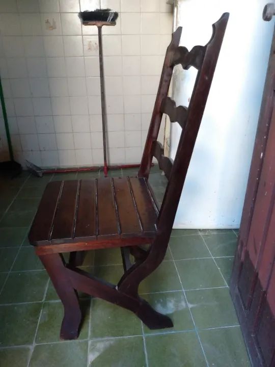 Mesa de Madeira com 6 Cadeiras - Foto 3