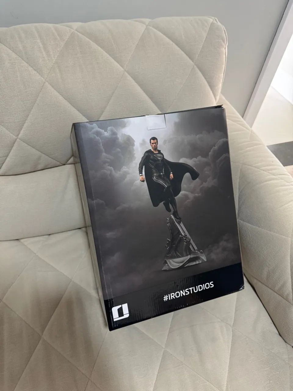 Estátua Superman Preto - Edição Limitada - Foto 3