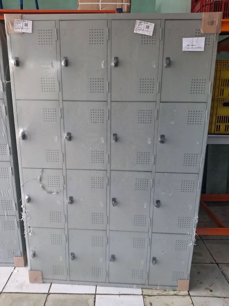 Roupeiro 16 portas