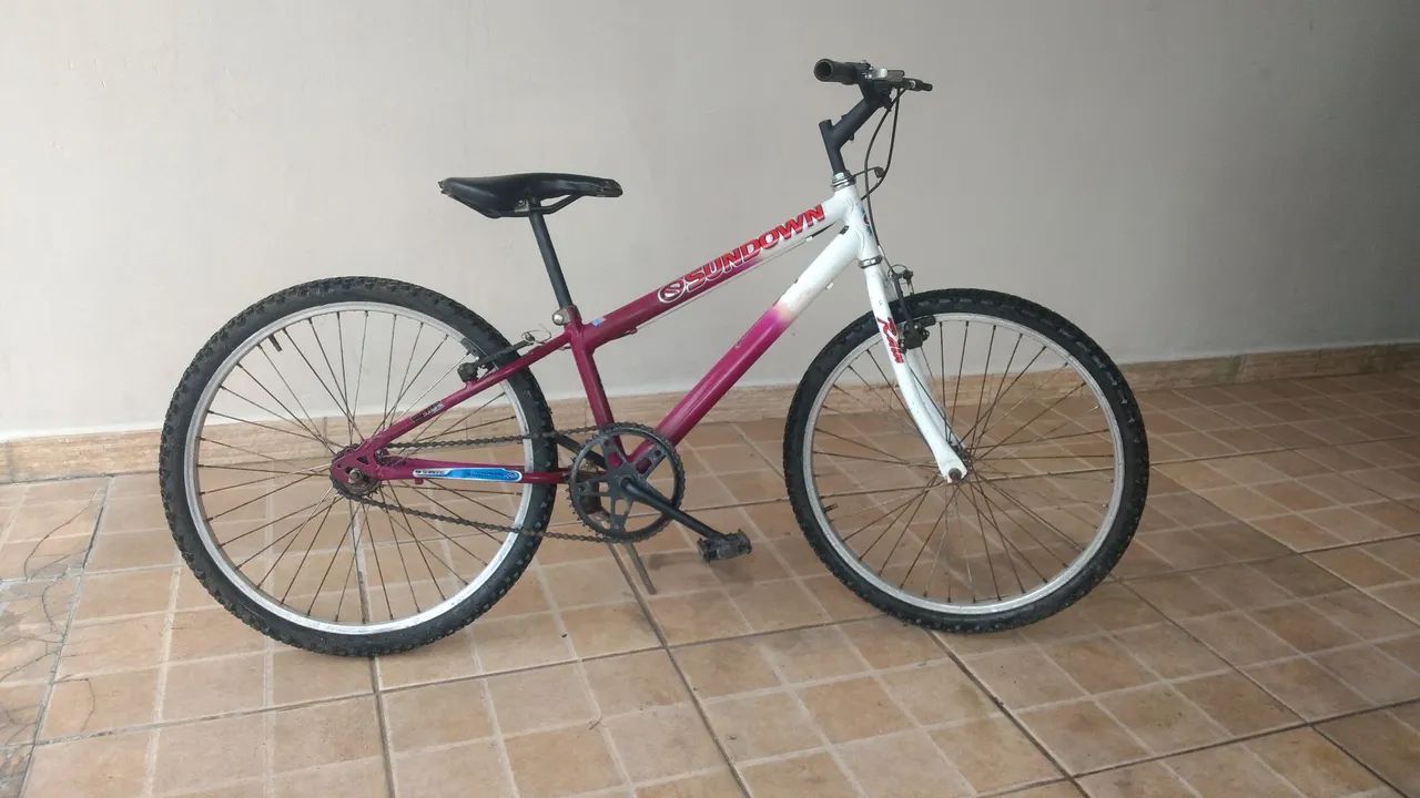 Bicicleta aro 24 médio adolescente pneus bons está ótima deprocedencia 