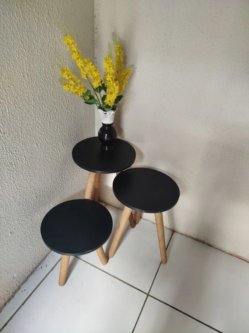 Conjunto de Mesas Laterais Redondas - Elegância e Praticidade