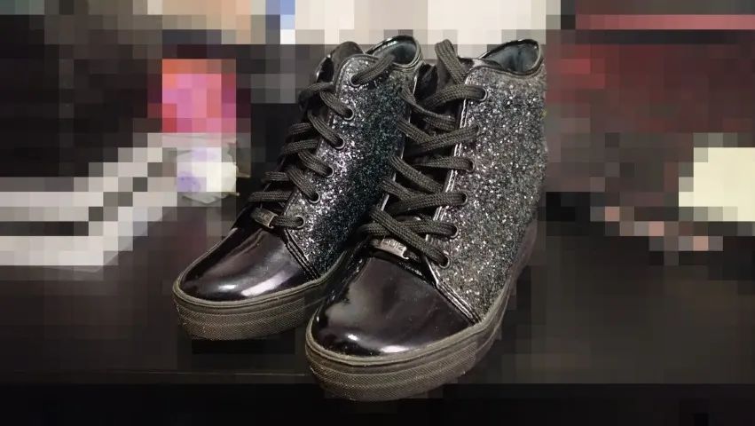 Coturno com mini salto em glitter 