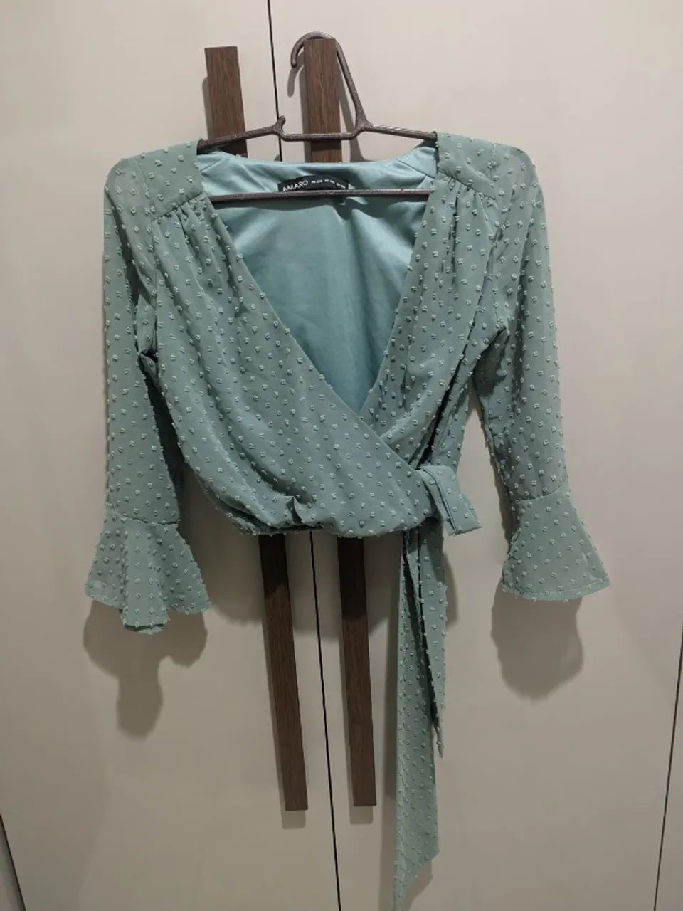 blusa transpassada Amaro PP P - Foto 4