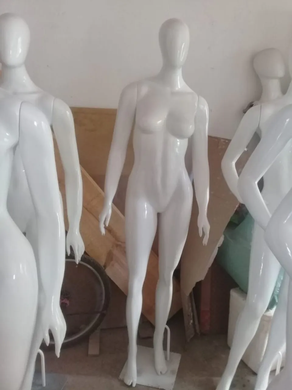 Manequins Brancos para Vitrine ou Exposição