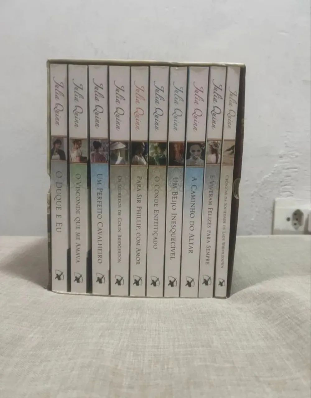 Vendo o Box Os Brigertons completo usado - Foto 3