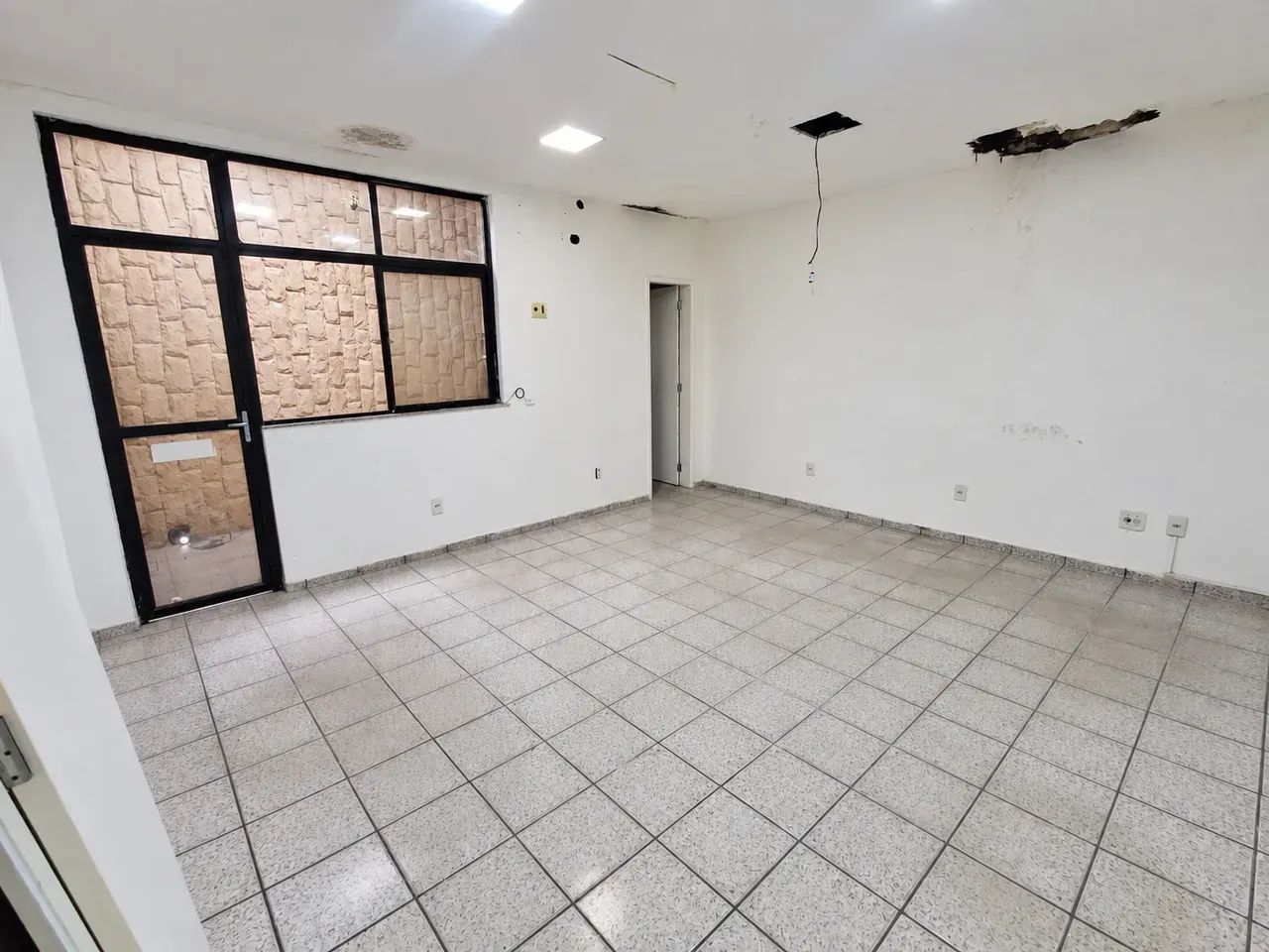 Alugo Sala Comercial  Prox a Igreja do São Francisco