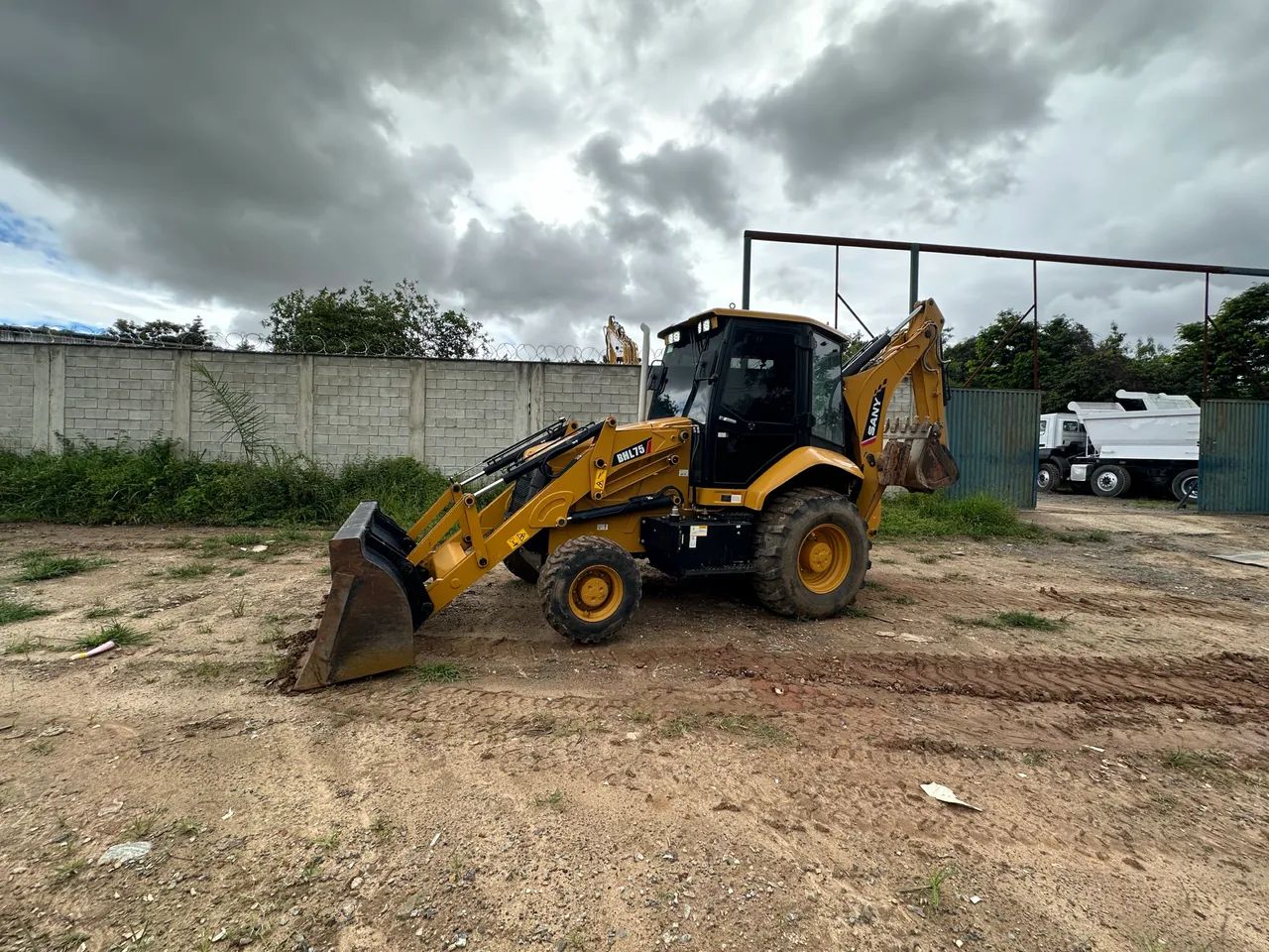 Retroescavadeira Sany BHL75 2024 4X4 