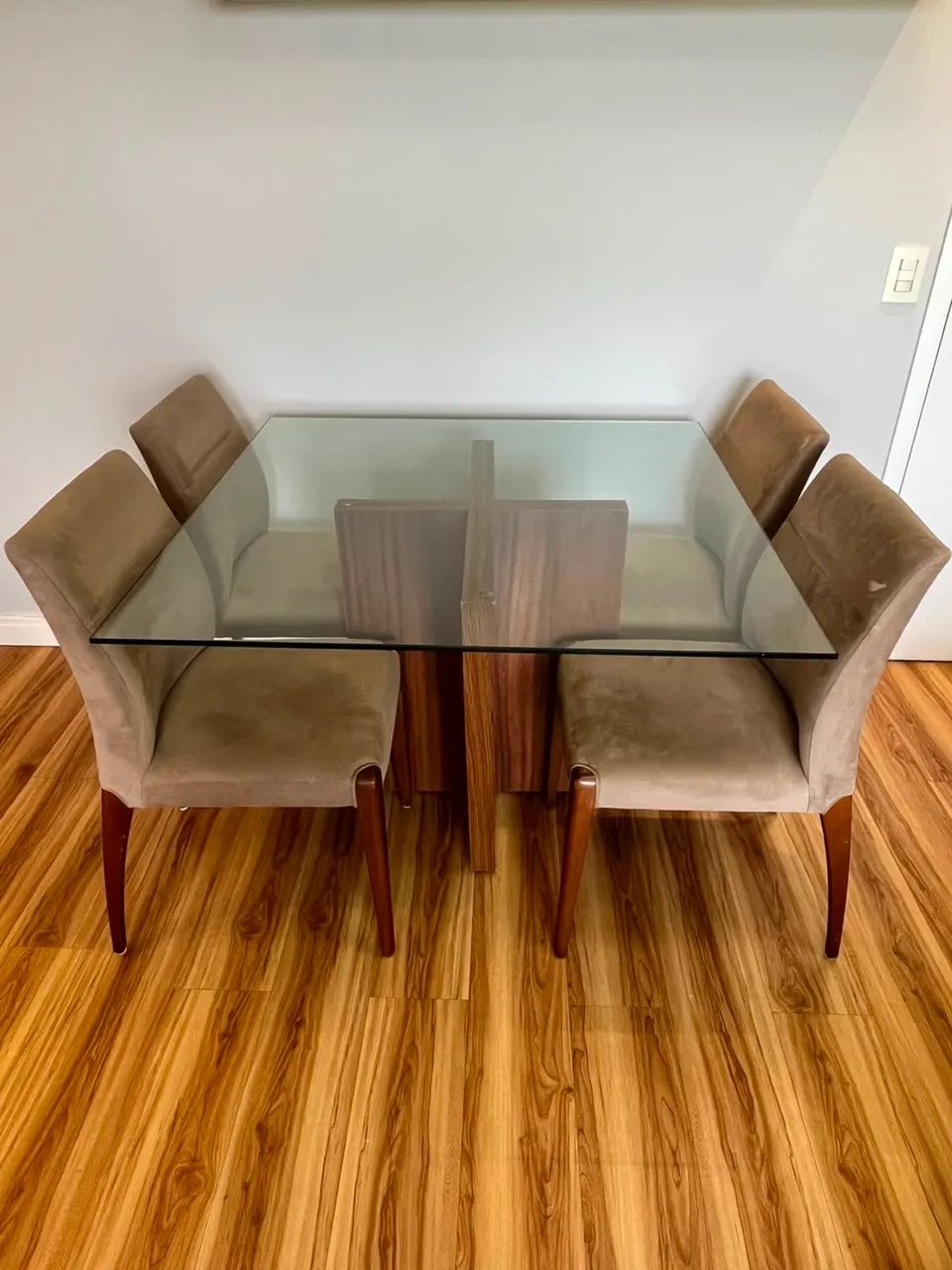 Mesa com tampo de vidro + cadeiras - Foto 3