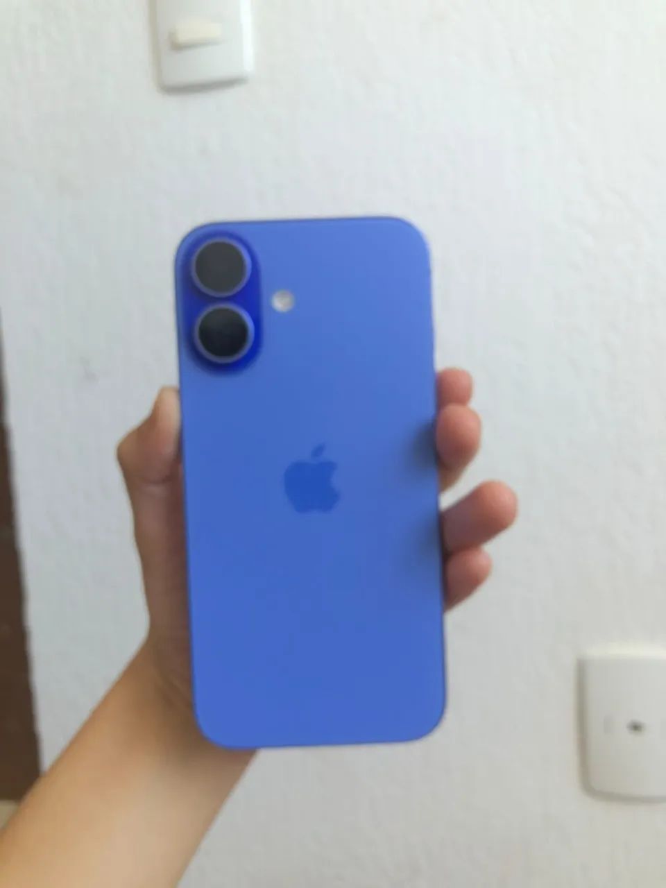 iPhone 16 azul