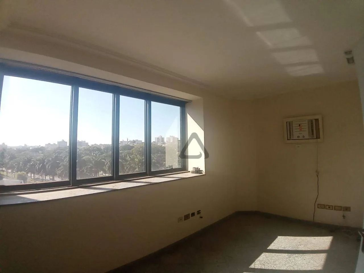Oportunidade Única: Sala Comercial com 63m² Próxima à Avenida Brasil. - Foto 5