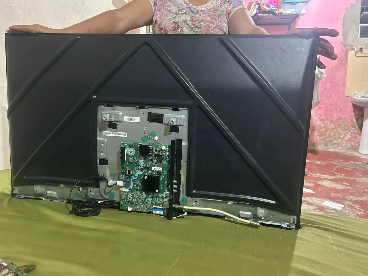 Tv quebrada para retirada de peças  - Foto 2