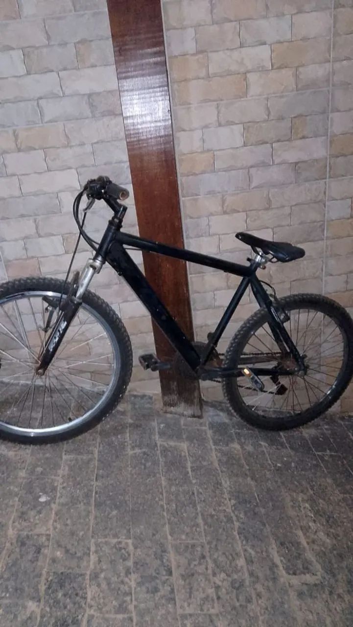 Vende-se bicicleta semi nova aro 26 com amortecedor dianteiro 