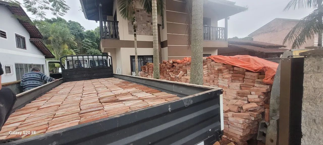 brick453011303385671684
