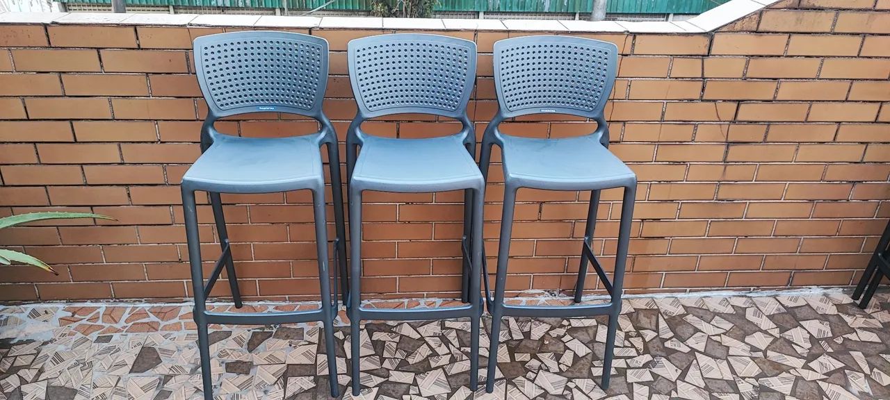 3 banquetas Tramontina cinzas  - Foto 4