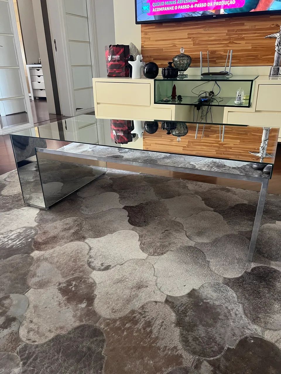 Mesa espelhada de centro 