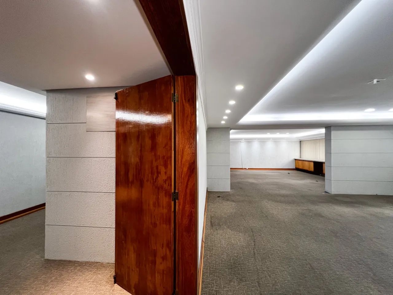 Conjunto comercial de 245 m² para locação na Enseada do Suá - Foto 2