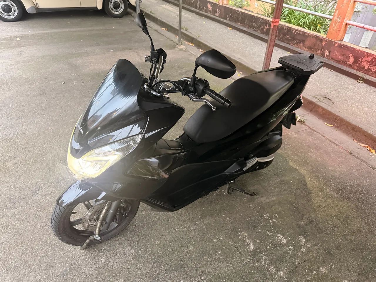 Vendo Pcx ano 2016/2016 bem cuidada !! - Foto 3