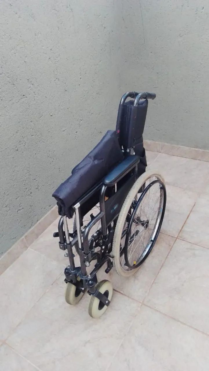 Cadeira de Rodas - Foto 3