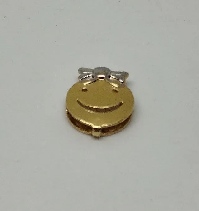 Pingente Menina ouro 18k - 1cm