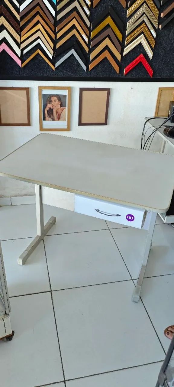 Mesa escritório com gaveta - Foto 2