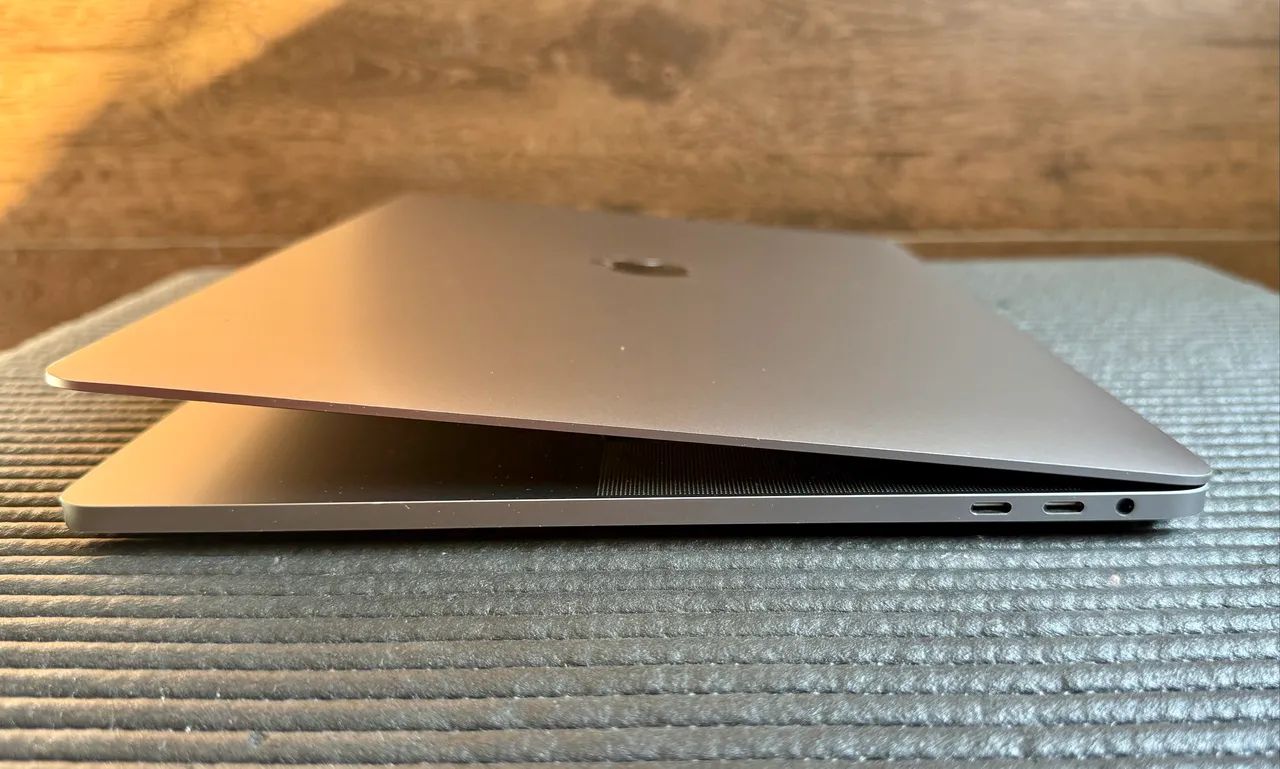 MacBook Pro 16