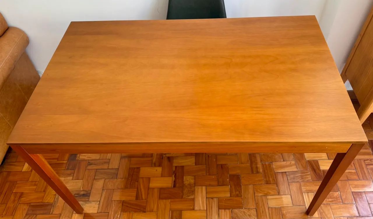 Mesa de madeira belíssima!