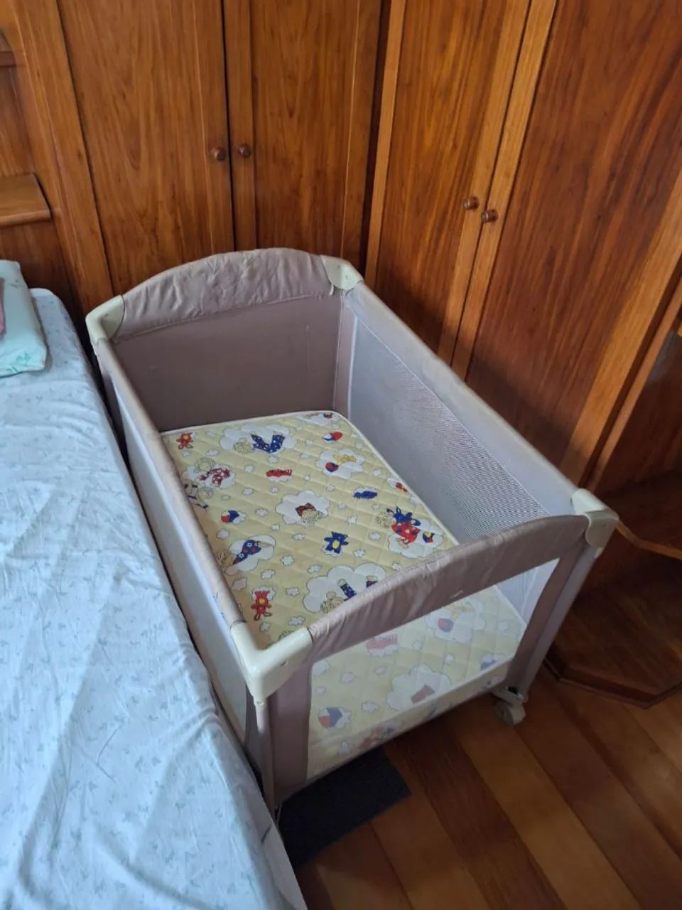 Berço portátil com colchão 