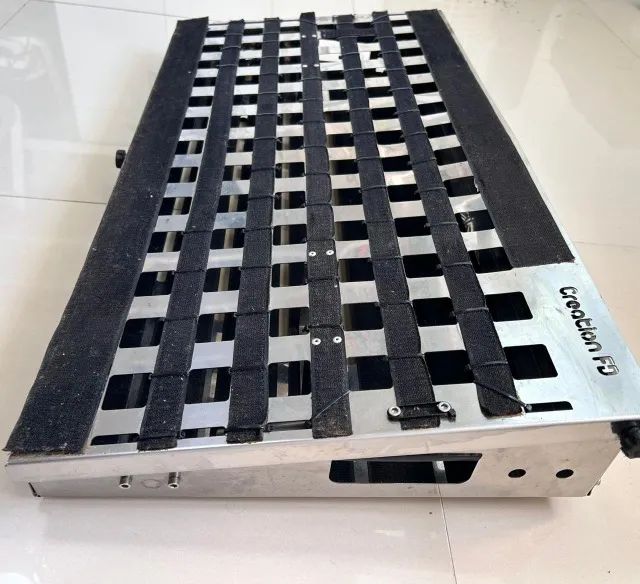 Pedalboard Creation CFD Premium Inox 70x40 - Estrutura Profissional