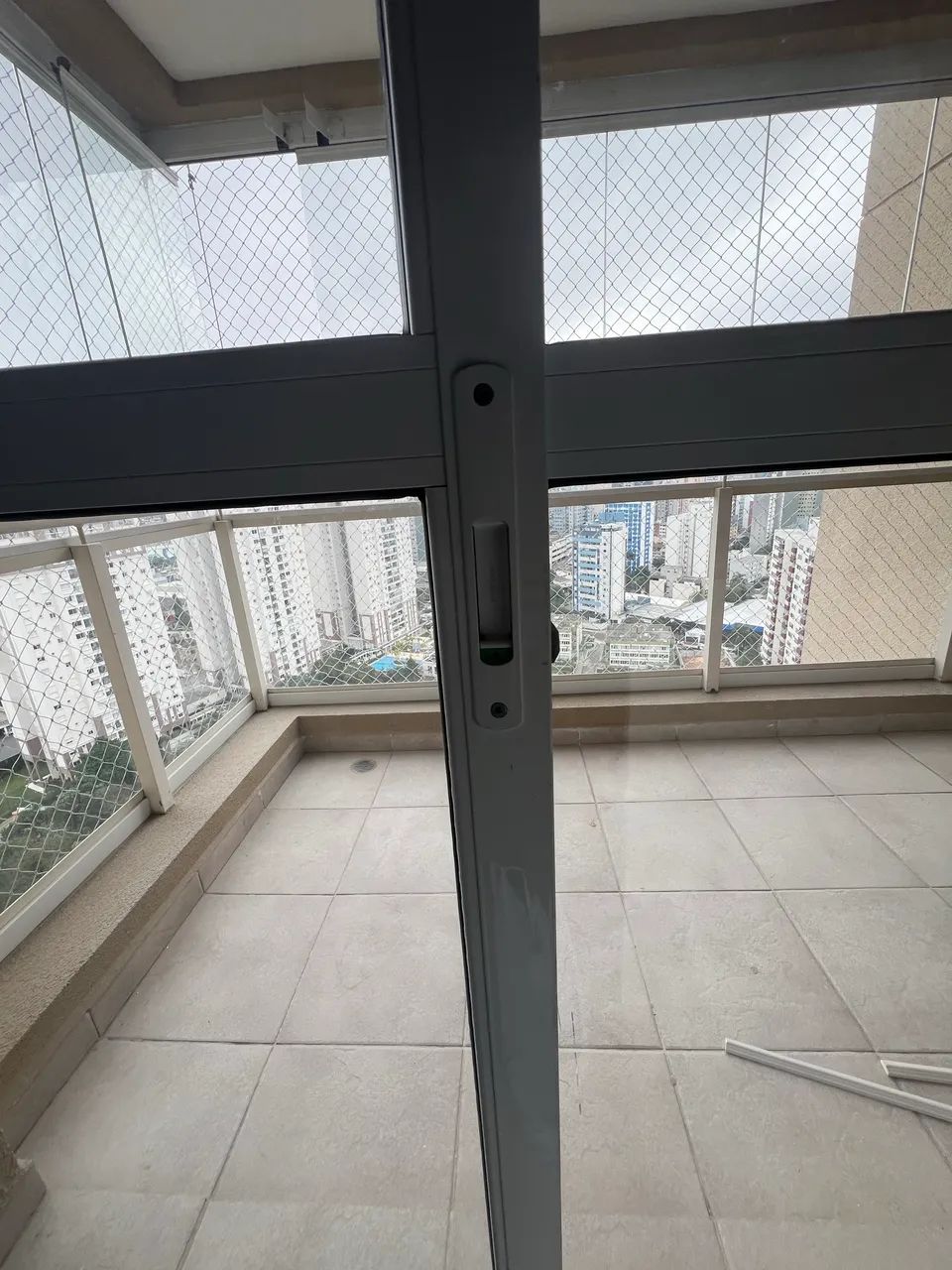 Porta de Correr 2 Folhas Alumínio Branco com Vidro Transparente 2,14x1,60m - Foto 2