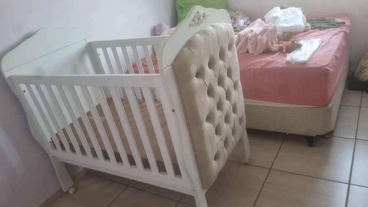 Berço branco super conservado,  contato  62 9  * 