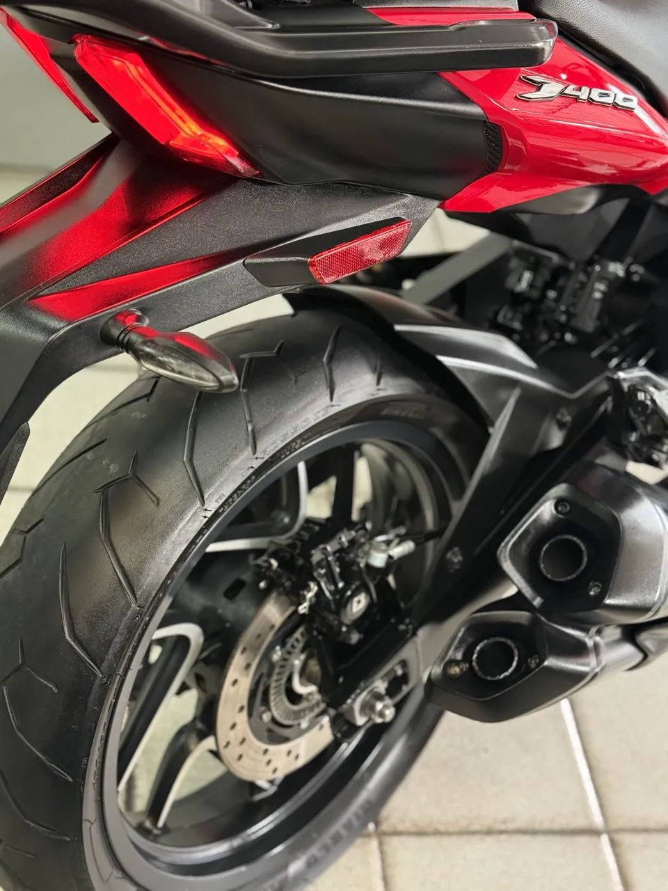 Bajaj Dominar 400 2025 - Foto 4
