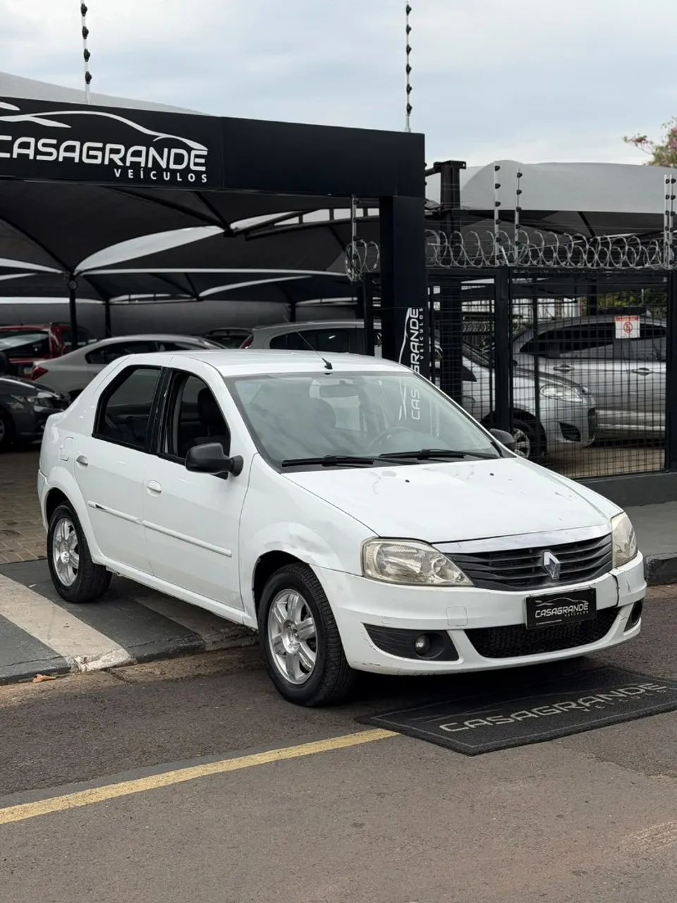 Renault Logan Expres./Exp. UP Hi-Flex 1.0 16V 4p, foto 10 de 18